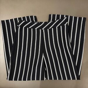 3/$10 🛒🛍️ H&M Black & White Striped Wide Leg Pants - Size 6